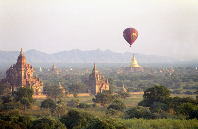 Viaggi Birmania | sito archeologico di Bagan e mongolfiera