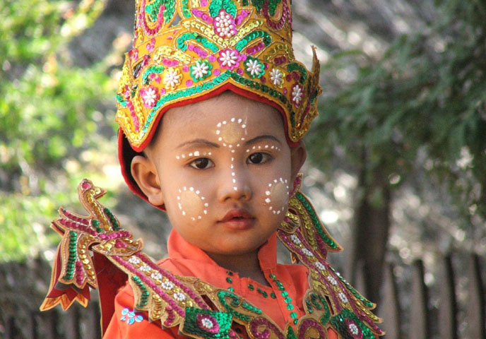 Viaggi Birmania | Bimbo alla sua cerimoinia shinbyu pwe