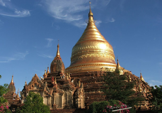 Viaggi Birmania | Bagan - Damayazaka Paya - Zedi del 1196 immerso in un giardino lussureggiante