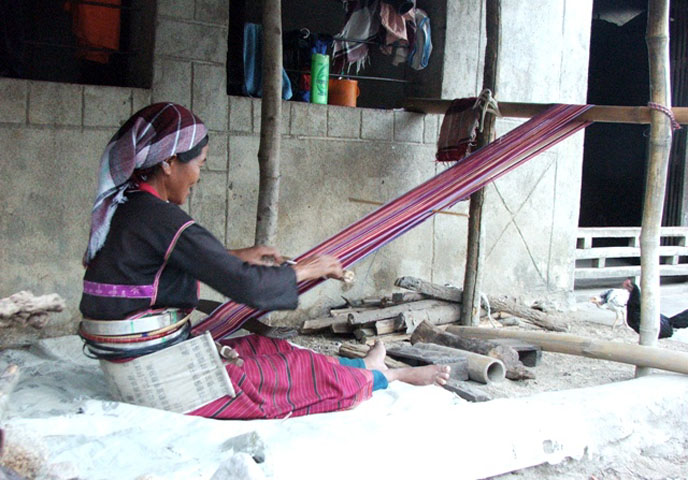 Viaggi Birmania | signora della tribù Palaung villaggio Wanpauk - Keng Tung
